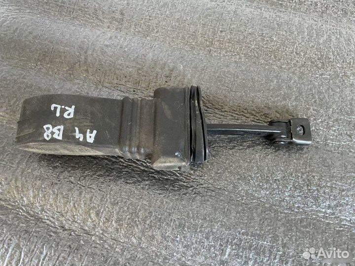 Доводчик двери задний левый Audi A4 B8 2.0 tfsi