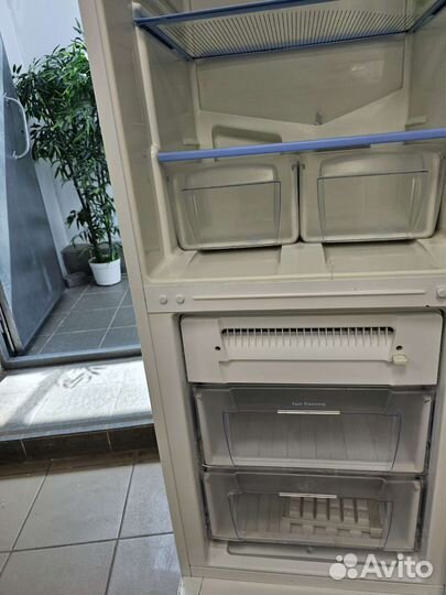 Холодильник Индезит. No frost. 185