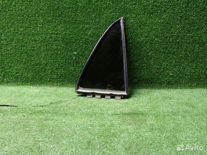 Стекло двери (форточка) заднее правое Toyota