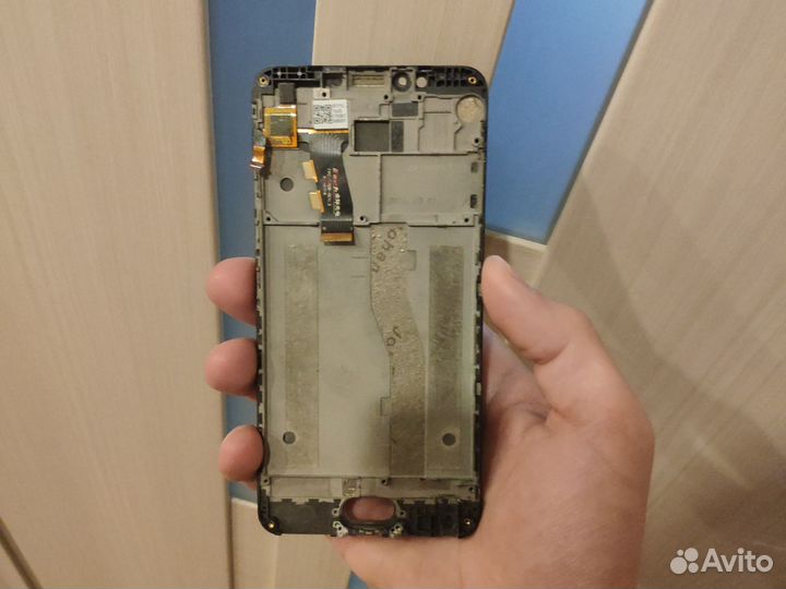 Экран meizu работает, разбит
