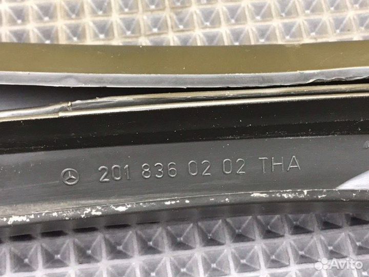 Крышки воздуховода Mercedes-Benz 190E W201