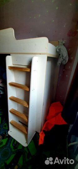 Детская кровать чердак со столом и шкафом