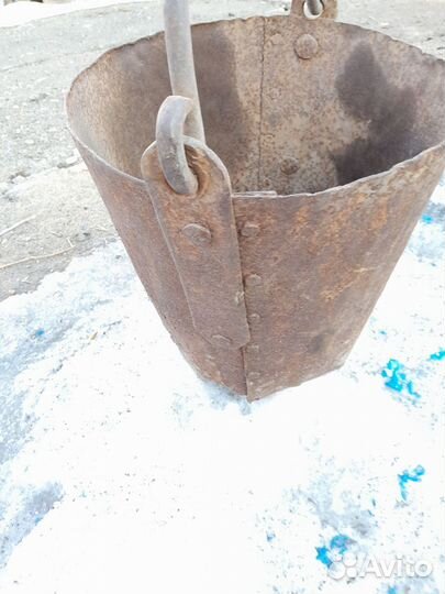 Ведро старое кованое