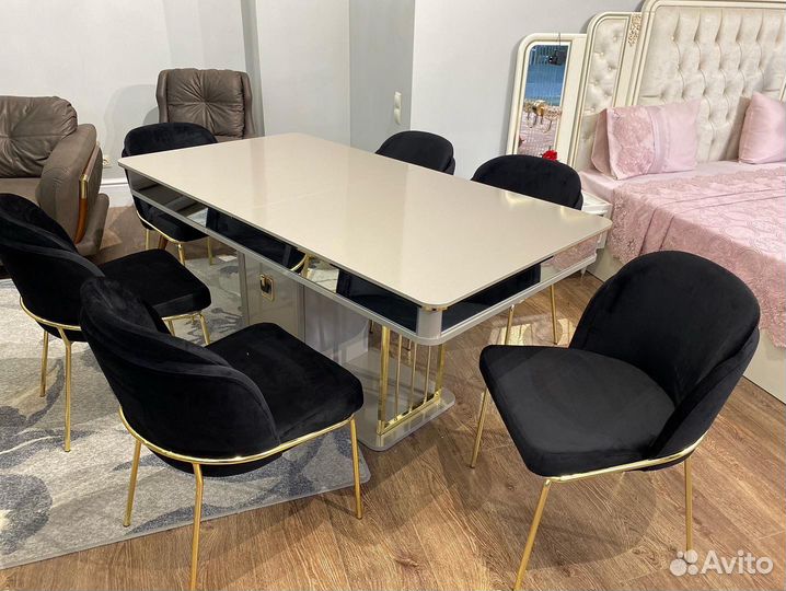 Кухонный стол со стульями