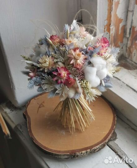 Букет невесты из сухоцветов и стаб. цветов