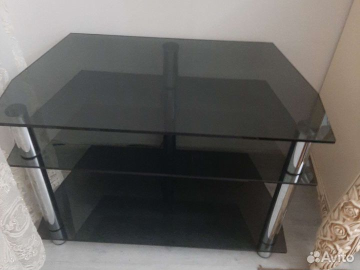 Стеклянная тумба под тв