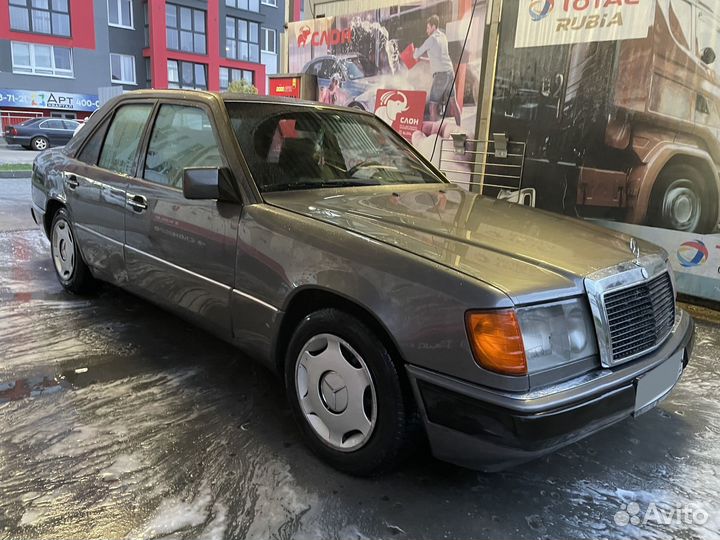 Mercedes-Benz W124 2.6 AT, 1988, 350 000 км