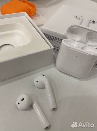 Наушники AirPods