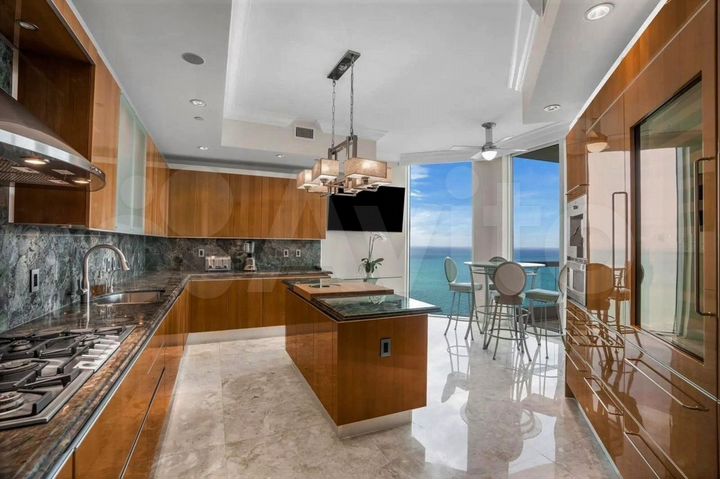 3-к. квартира, 150 м², 15/25 эт.