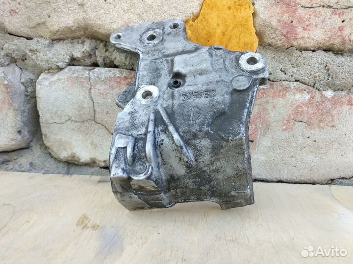 Кронштейн топливного фильтра Ситроен С4 Пикассо