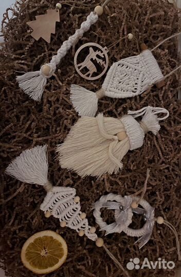 Елочные украшения макраме