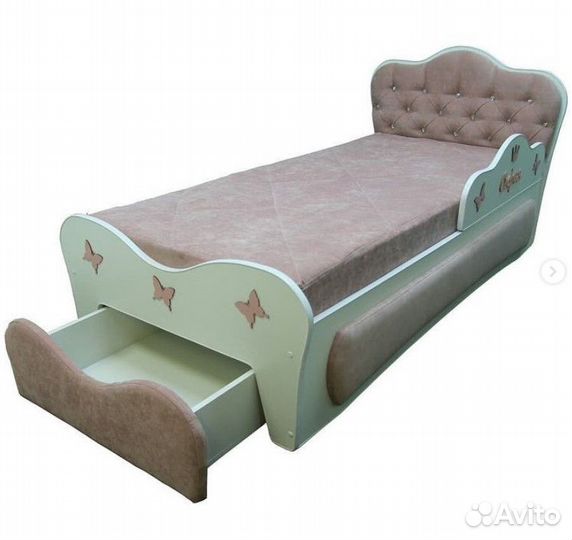 Детская кровать с мягким изголовьем