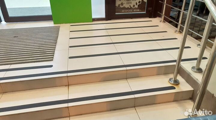 Противоскользящие ленты для ступеней