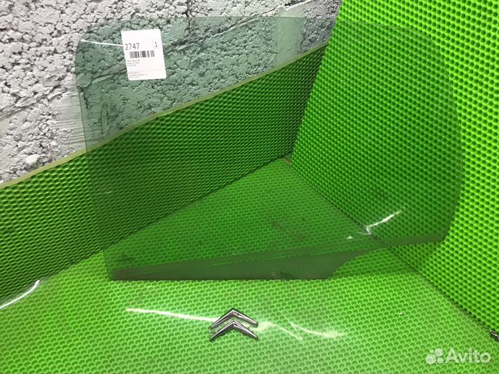 Стекло заднее левое citroen c3