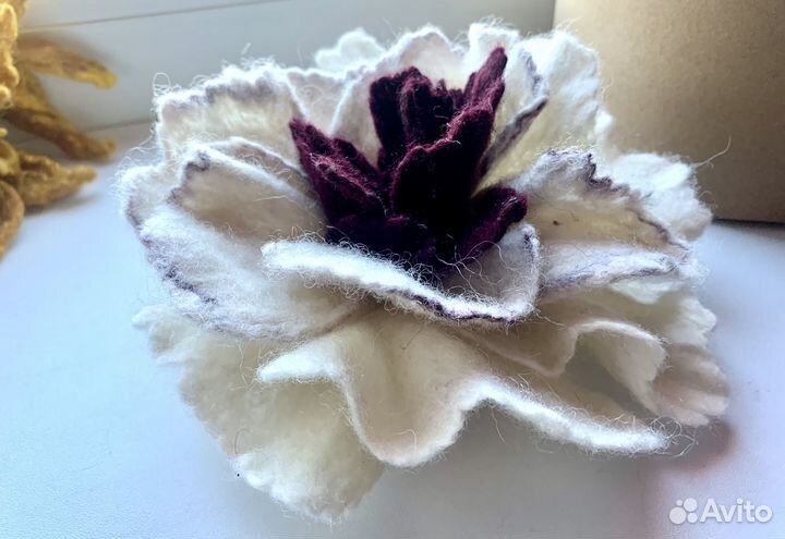 Брошь ручной работы