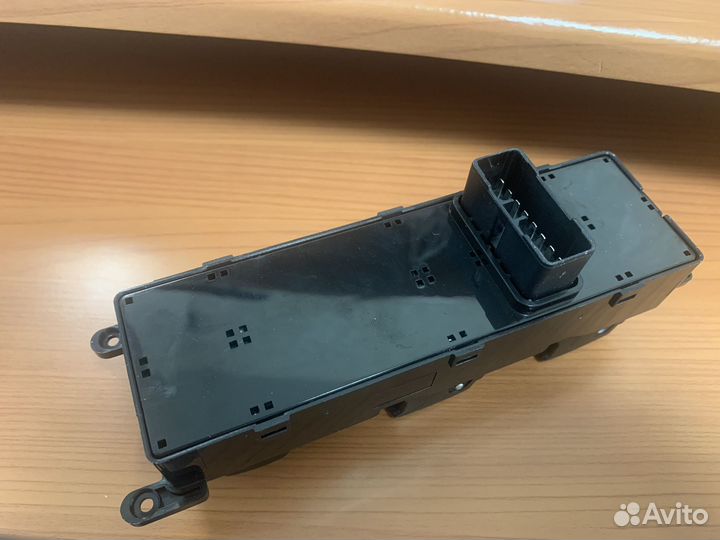 Блок управления стеклоподъемниками Kia Rio 2