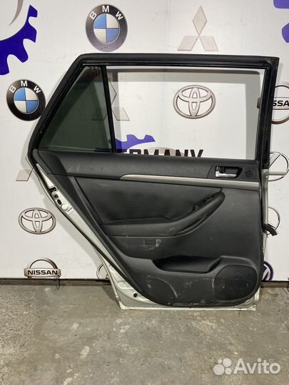 Задняя левая дверь Toyota Avensis T25 Универсал