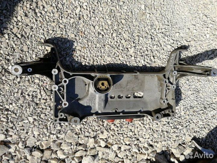 Подрамник Volkswagen Tiguan 5N1 ccta 2010