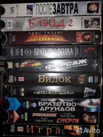 Видеокассеты с фильмами : ужасы, мистика, боевики