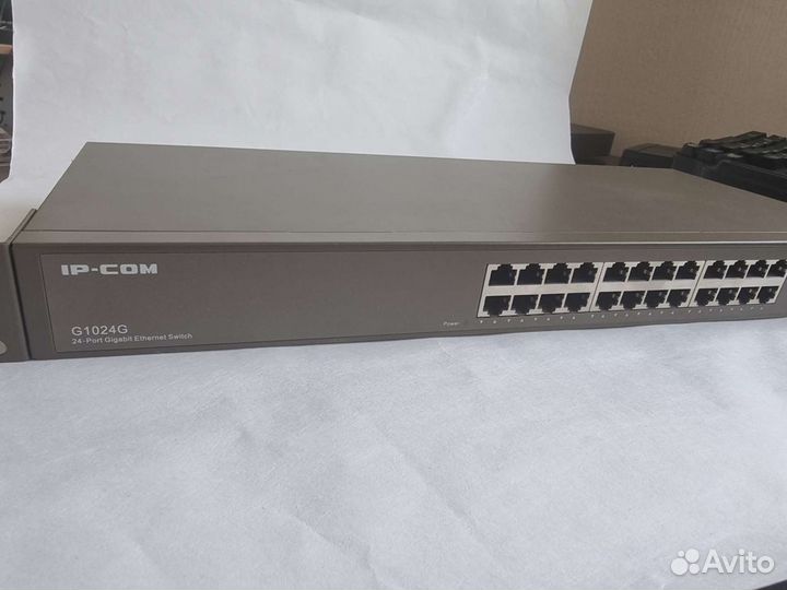 Коммутатор IP-Com 24 порта