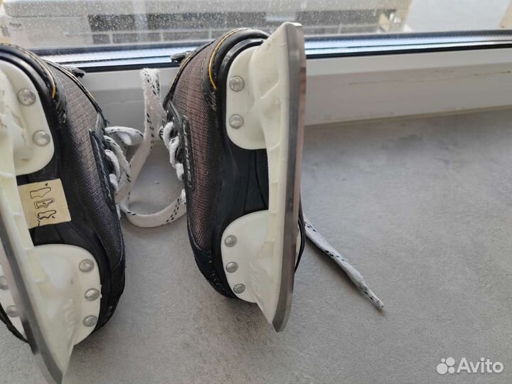 Коньки детские bauer suprime 140, размер 6, 15 см