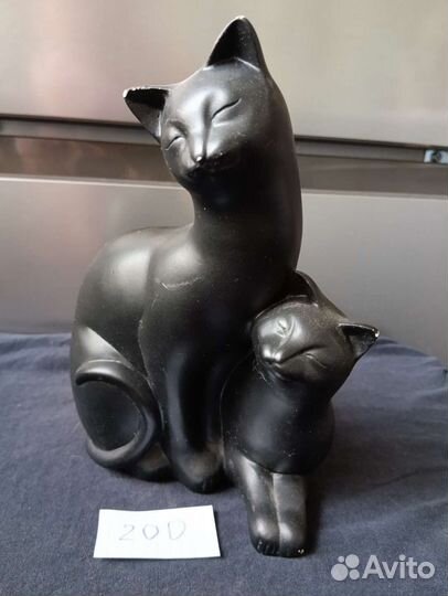 Статуэтки, подсвечники, графин бык