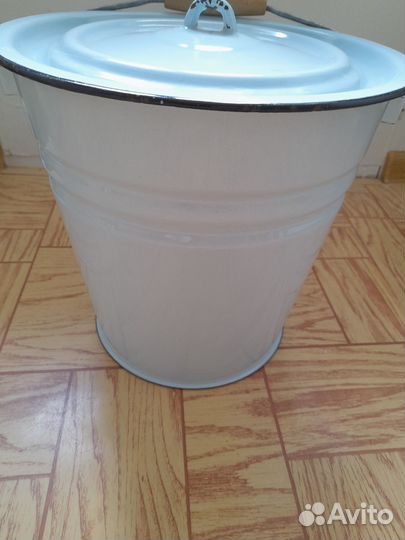Эмалированное ведро с крышкой, 12 литров