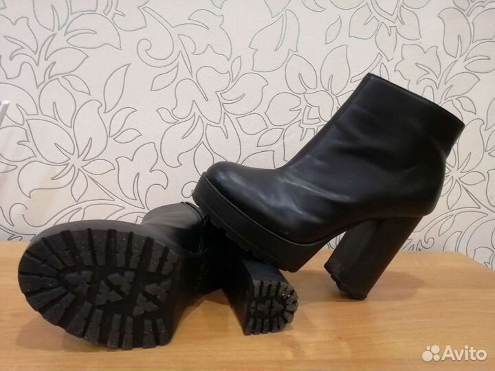 Продам ботинки