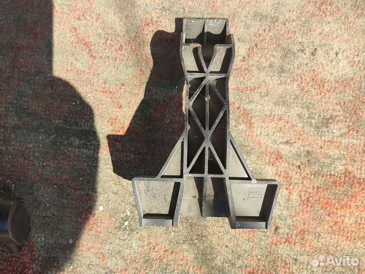 Крепление домкрата