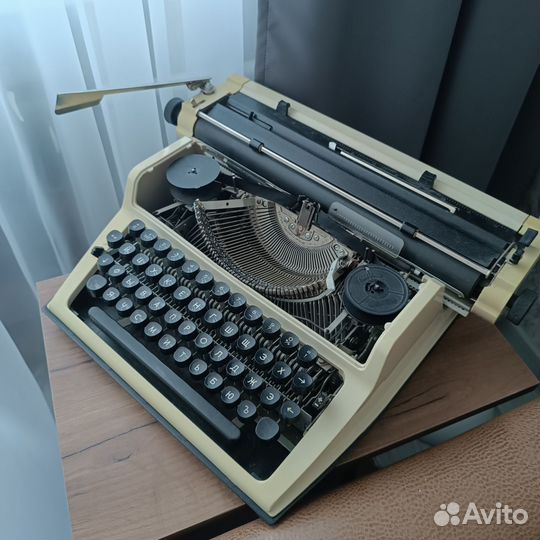 Печатная пишущая машинка