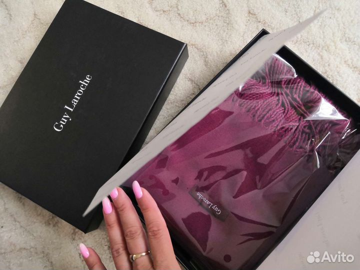 Шарф женский Guy Laroche