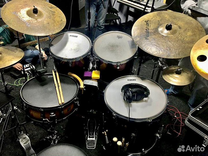 Учим играть на барабанах, уроки от профи