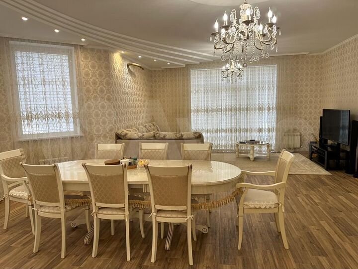 Дом 280 м² на участке 6 сот.