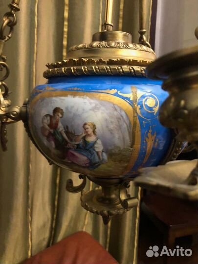 Картины, люстра,вазы