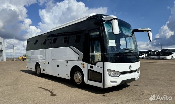 Туристический автобус Golden Dragon XML6952, 2024