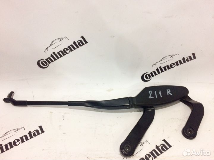 Поводок стеклоочистителя правый R Мерседес W211