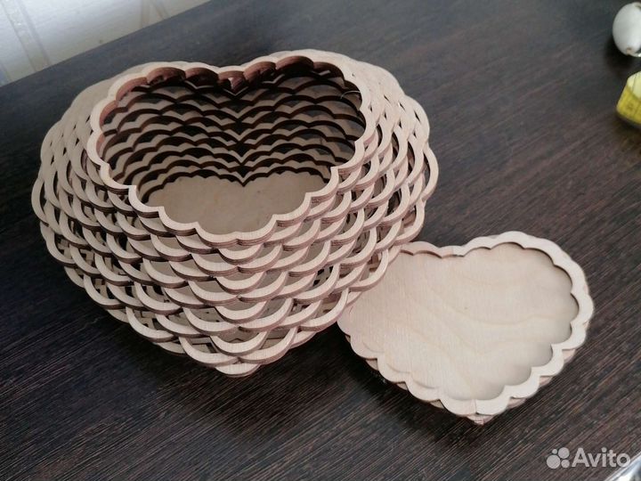 Деревянная шкатулка в форме сердце