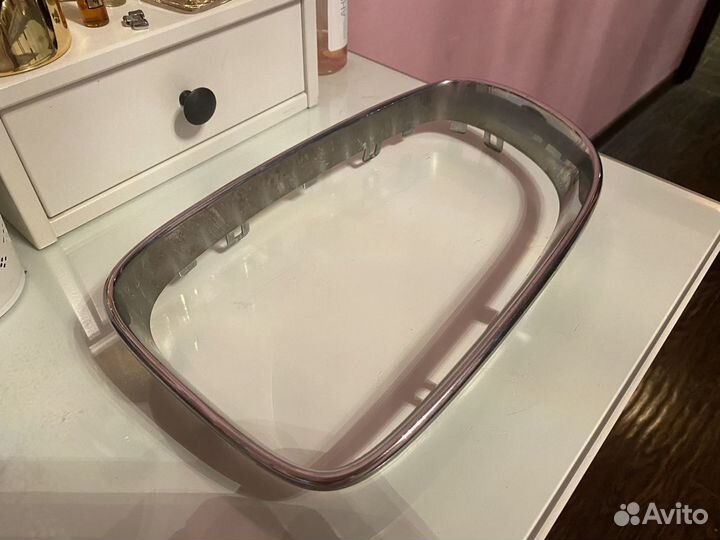 BMW e81 левая накладка на решетку