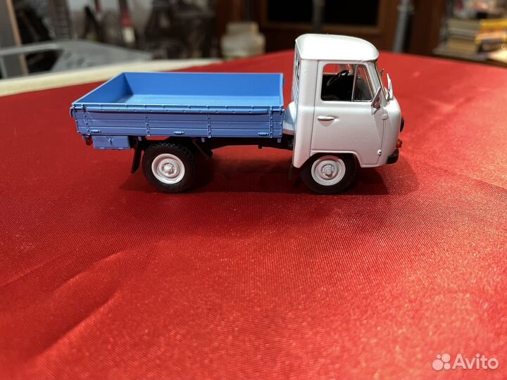 УАЗ 452 бортовой 1:43
