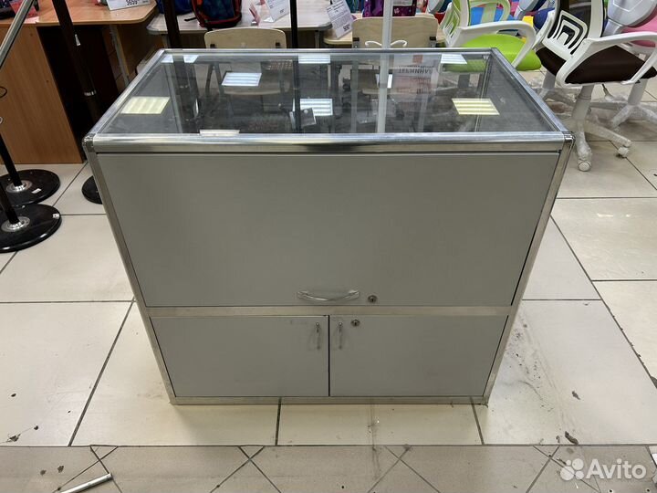 Стеклянная витрина бу