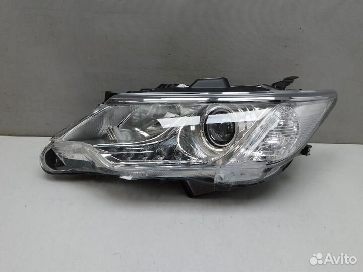 Фара левая Toyota Camry