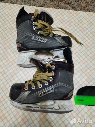 Коньки хоккейные