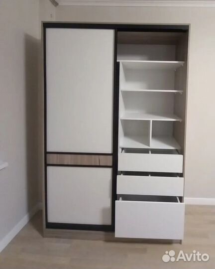 Шкаф двухстворчатый