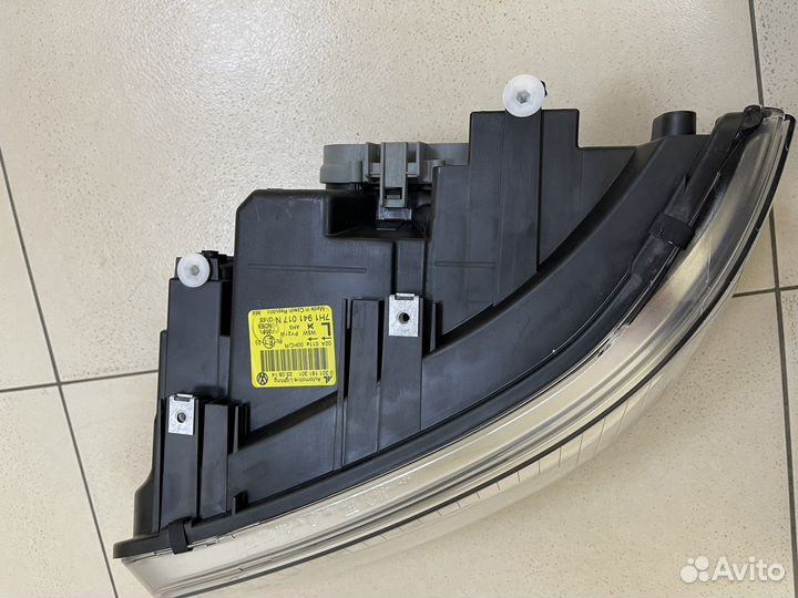 Фара левая VW Transpoter T5