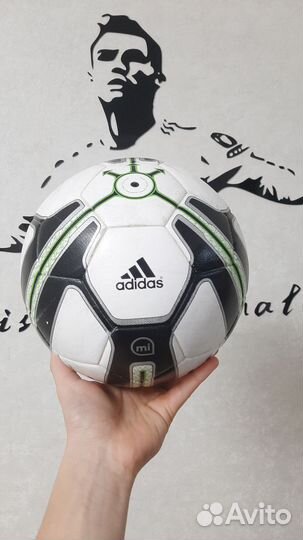 Футбольный мяч adidas SMART ball
