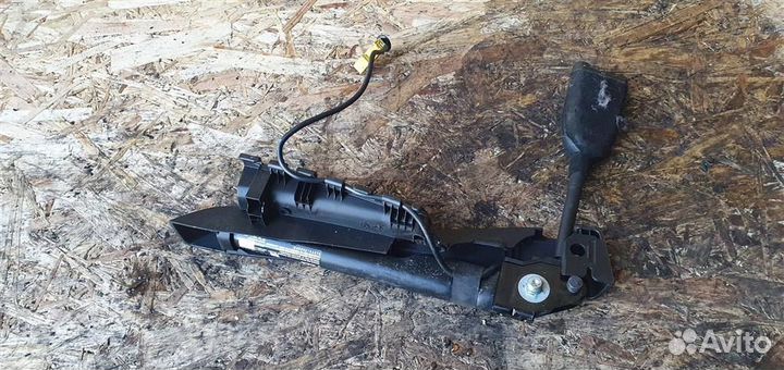 Преднатяжитель ремня правый Opel Astra J 2010-2017