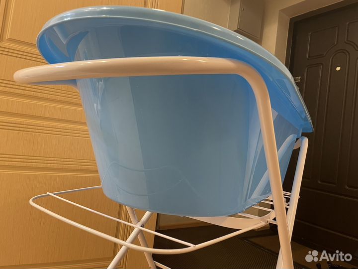Ванночка для купания новорожденного с подставкой