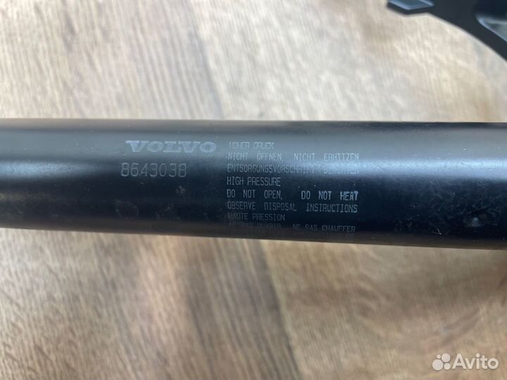 Амортизатор багажника Volvo Xc70 BB B6324 2007
