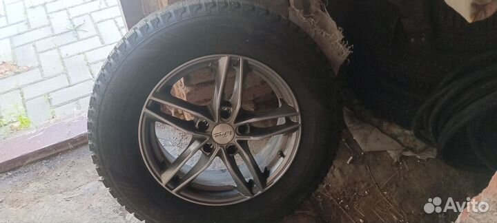 Laufenn G Fit 4S 215/70 R16 и 215/70 R16 100T