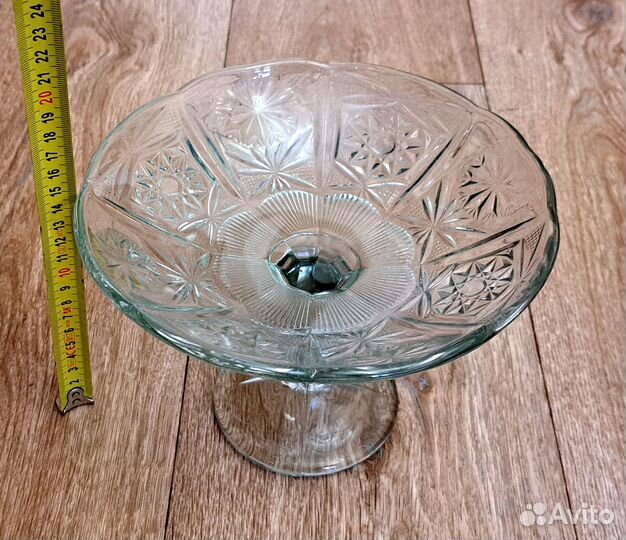 Ваза для фруктов на ножке